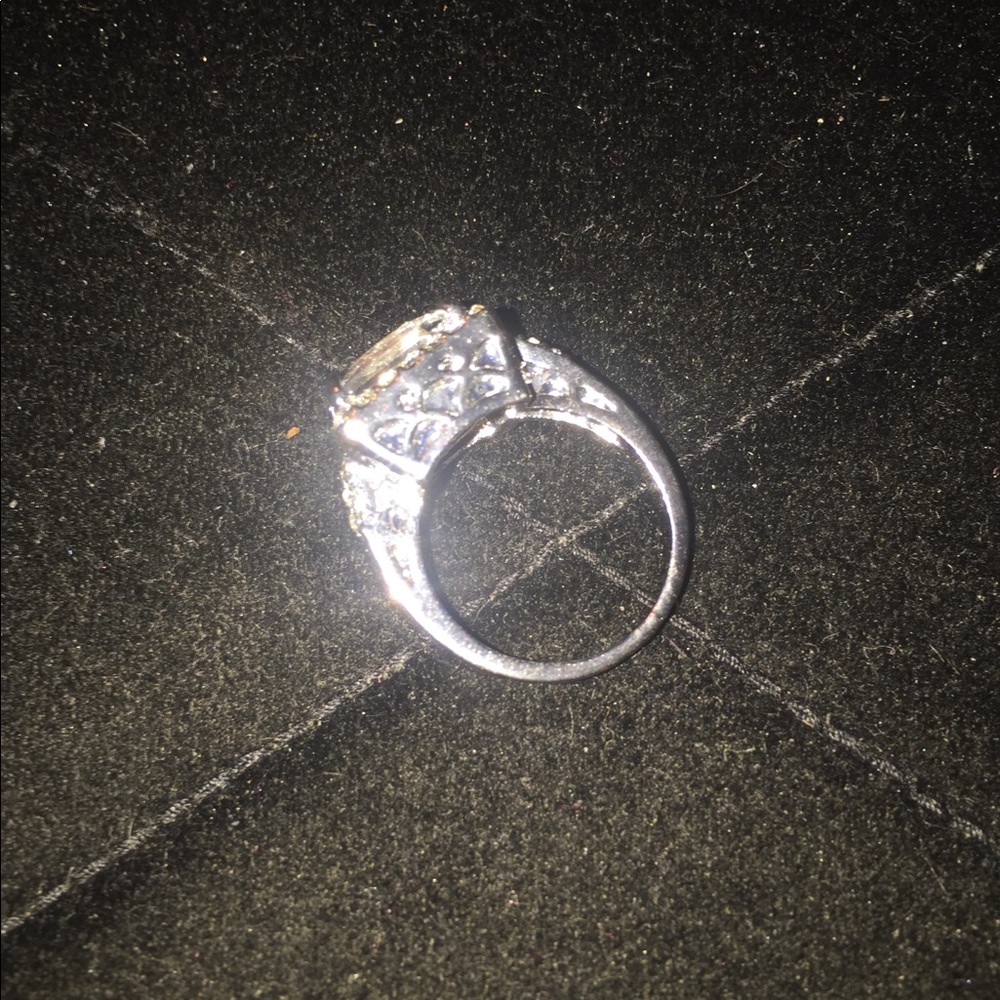 Vintage CZ RING - Picture 2 of 4